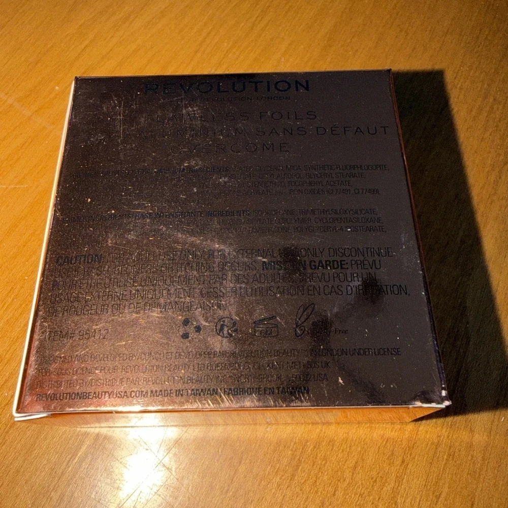 NEW Revolution Makeup Flawless Foils Overcome Eye Foil‎